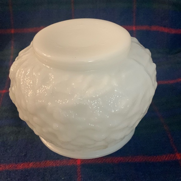 Milk glass vase by E.O. Brody, 4.5 inches high. - Picture 2 of 4